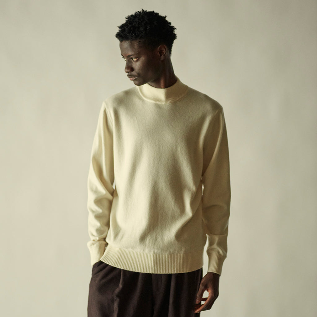 美品GIM 10G Cashmere Crew Neck Black41800円 美品GIM 10G Cashmere Crew Neck Black41800円 - メルカリ